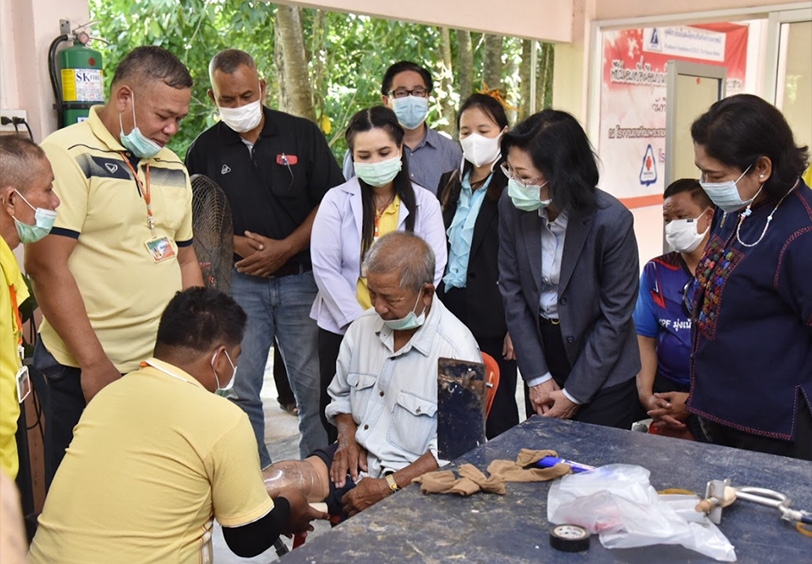 ทำให้คนพิการได้รับการดูแลจากผู้ช่วยเหลือคนพิการในระดับชุมชน